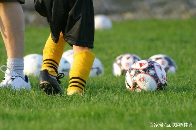 法国记者评选欧冠最佳历史阵容，C罗和萨拉赫未被选中，梅西入围